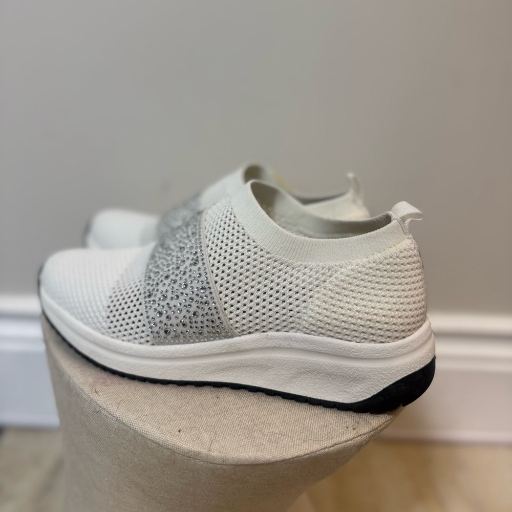 ANNE KLEIN White and Silver Slip-On Sneakers (US 7)